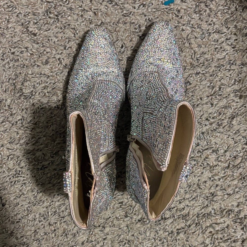 Women's 7.5 Matisse Bedazzled Mini Cowboy Boot with Baby Heel